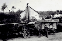 Otto-Velten-Karl-Zerres-mit-Dreschmaschine-1936